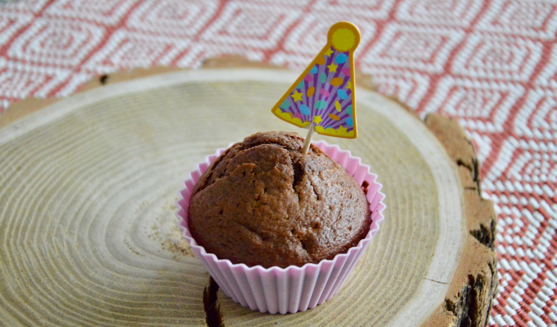 Baby's first birthday cake recipe : Chocolate cake with creamy banana heart (From 12 months)