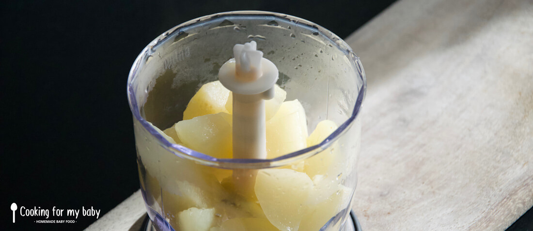 Pear pieces in blender for babies