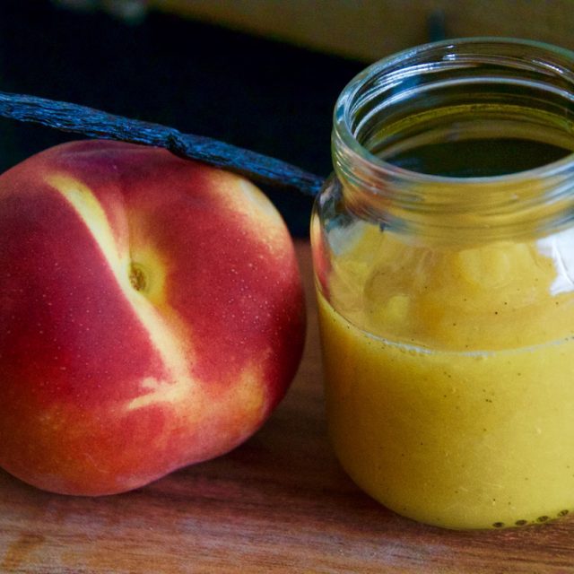 Recette De Compote De Peche A La Vanille Pour Bebe Des 4 Ou 6 Mois Cooking For My Baby
