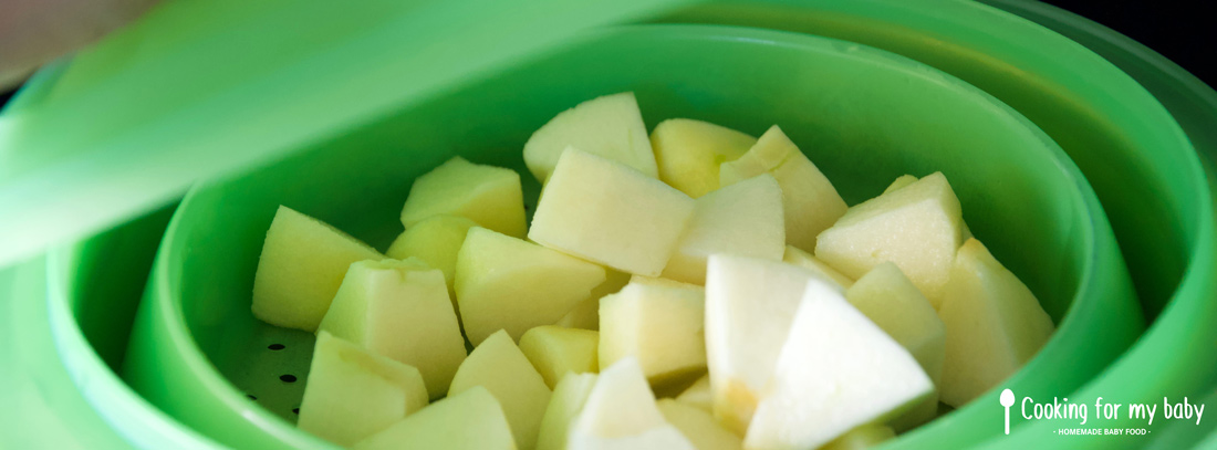 Cuisson vapeur de la pomme pour la compote de bébé