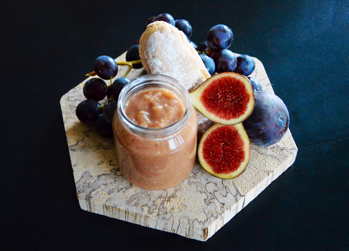 Compote figue et raisin avec biscuit à la cuillère pour bébé