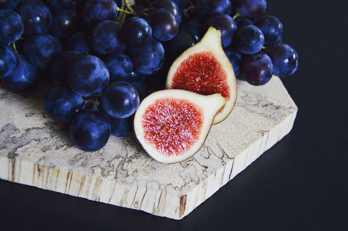 Figues fraîches et raisin pour bébé