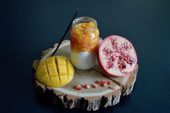 Recette bébé Brunoise de mangue marinade de grenade sur fromage blanc vanille (Dès 8 mois)