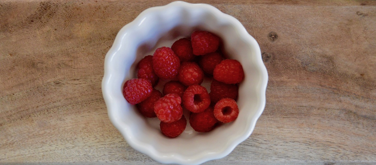 Recette De Compote Framboise Poire Banane Sur Lit De Boudoirs Pour Bebe Des 7 Mois