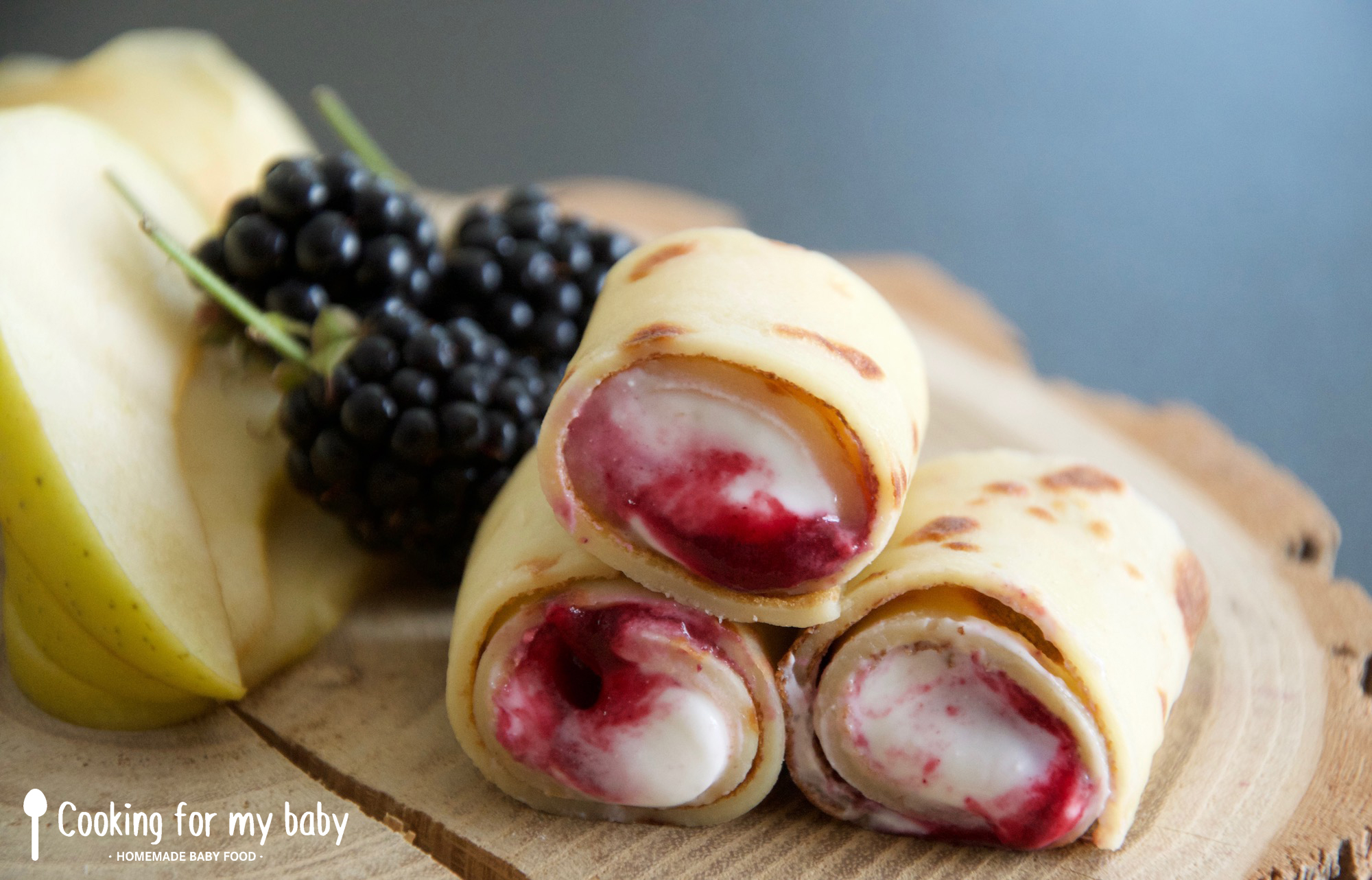 Recette de makis de crêpes fraîcheur à la compote pommemûre et au fromage blanc pour bébé (Dès