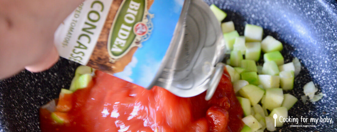 Préparation de la sauce tomate express pour bébé