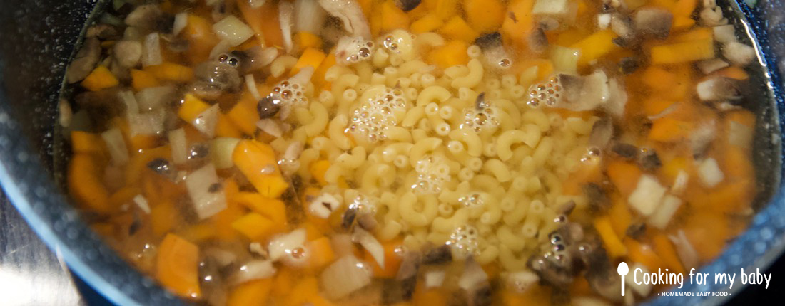 Cooking the small pasta blanquette for baby