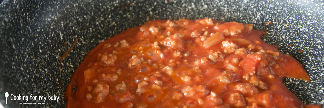 Viande de boeuf hachée et sauce tomate pour bébé