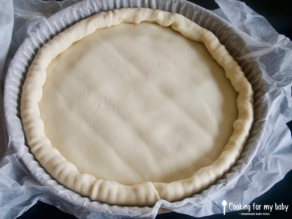 Puff pastry border for baby-friendly galette des rois