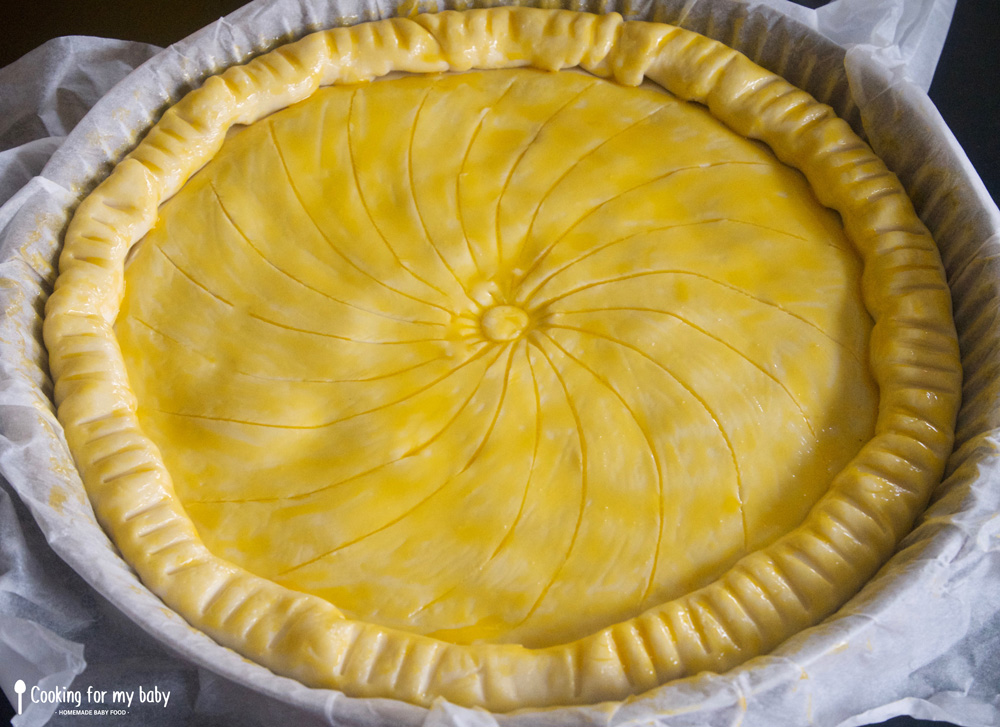 Egg yolk glaze on the puff pastry for baby-friendly galette des rois