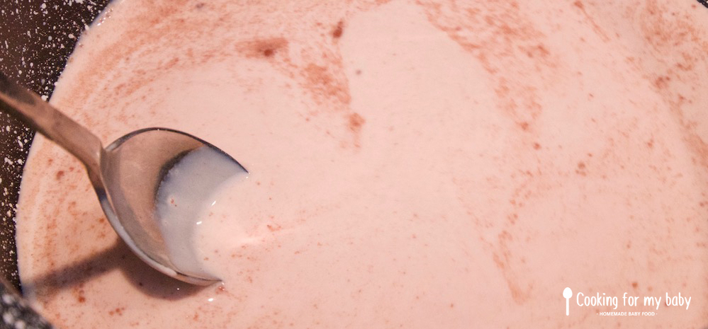 Recette de yaourt au chocolat pour bébé (Dès 6 mois) 3 Mélanger cacao pour yaourts maison pour bébé