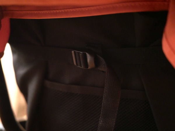 Poussette compacte : Test de la Bugaboo Ant vs Yoyo Babyzen 14 Poussette Yoyo Babyzen sangle inclinaison siège