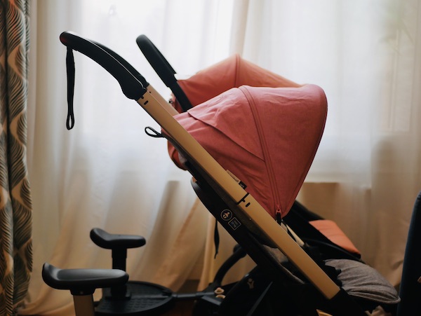 Poussette compacte : Test de la Bugaboo Ant vs Yoyo Babyzen 23 Poussettes Yoyo Babyzen et Bugaboo Ant - Guidons