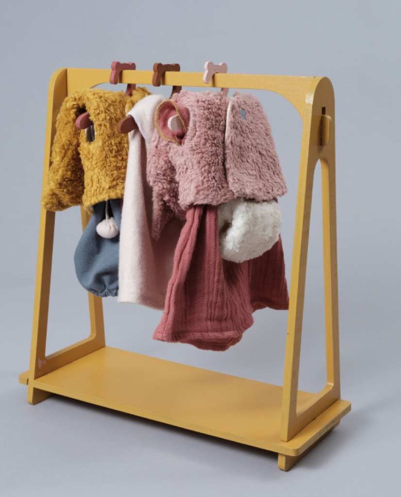 Idées Cadeaux de Noël pour enfants de 2 ans : Notre sélection 23 penderie dressing porte vetements poupee jouet bois fabelab manipani cadeau noel