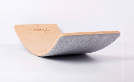 Nos idées Cadeaux de Noël pour enfant de 1 an 12 cooking for my baby idee cadeau planche equilibre wobbel gris