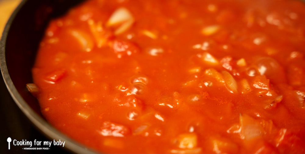 Cuisson de la sauce tomate maison pour bébé et toute la famille
