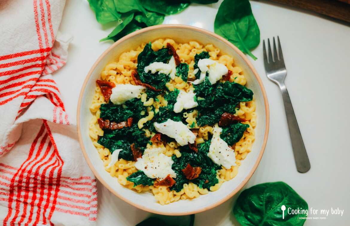 Recette de pâtes aux épinards frais hachés, tomates séchées et mozzarella di bufala pour bébé et toute la famille (dès 12 mois)