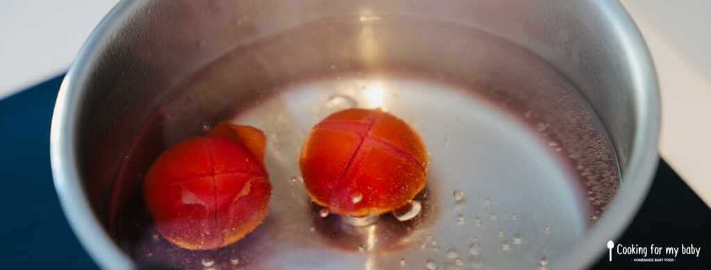 Blanching tomatoes to peel them easily