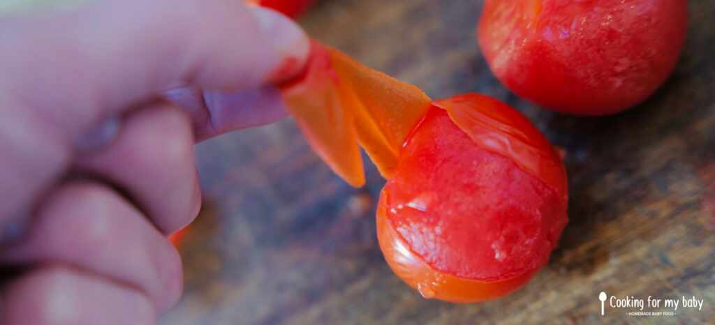 Peeling tomatoes easily for baby ketchup