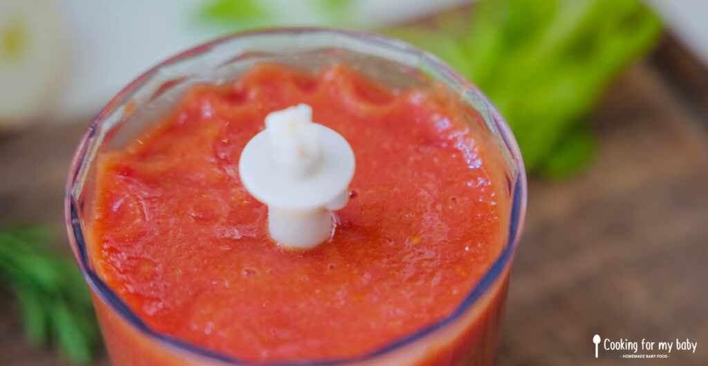 Blended peeled tomatoes for baby's Bolognese sauce