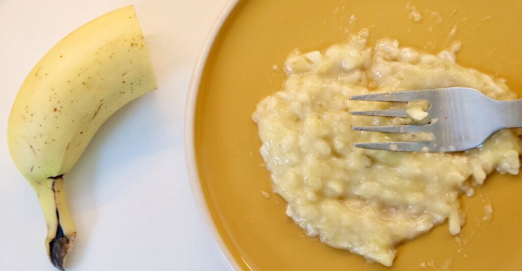 Mashed banana for baby rice pudding