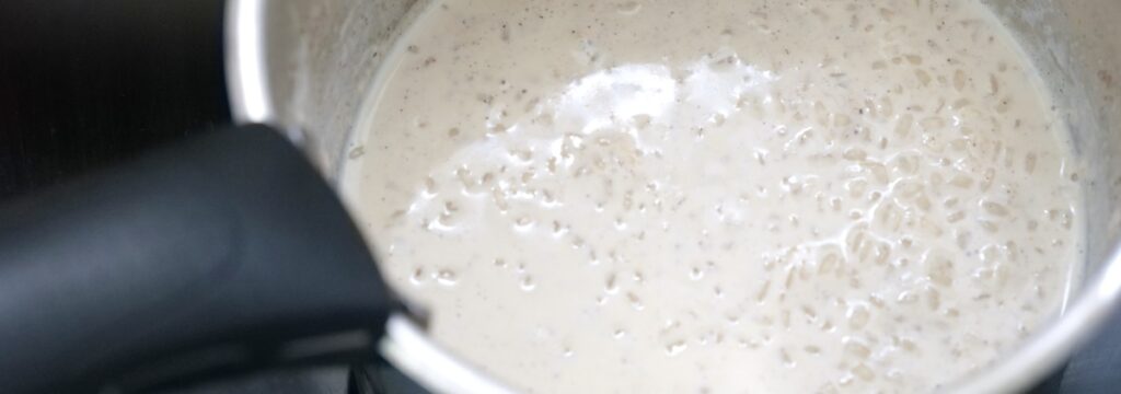 Cooking no-sugar rice pudding for baby