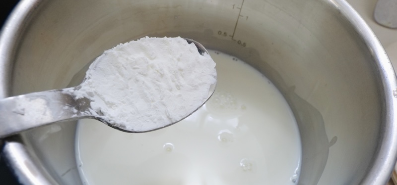 Adding cornstarch to cold milk